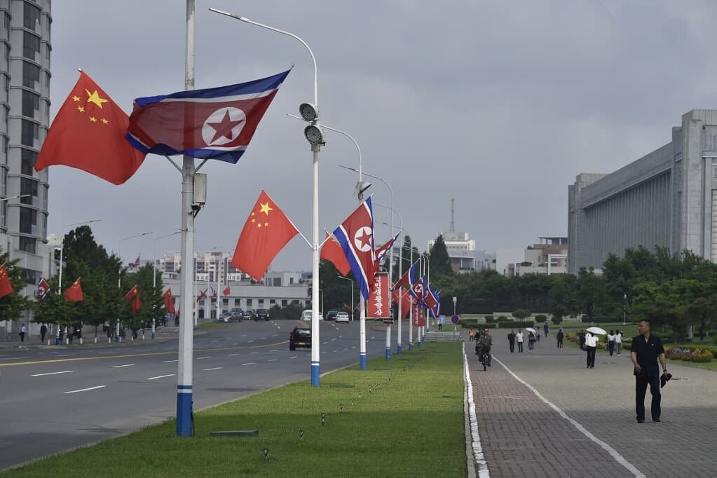 Hszi Csin-ping megérkezett Észak-Koreába