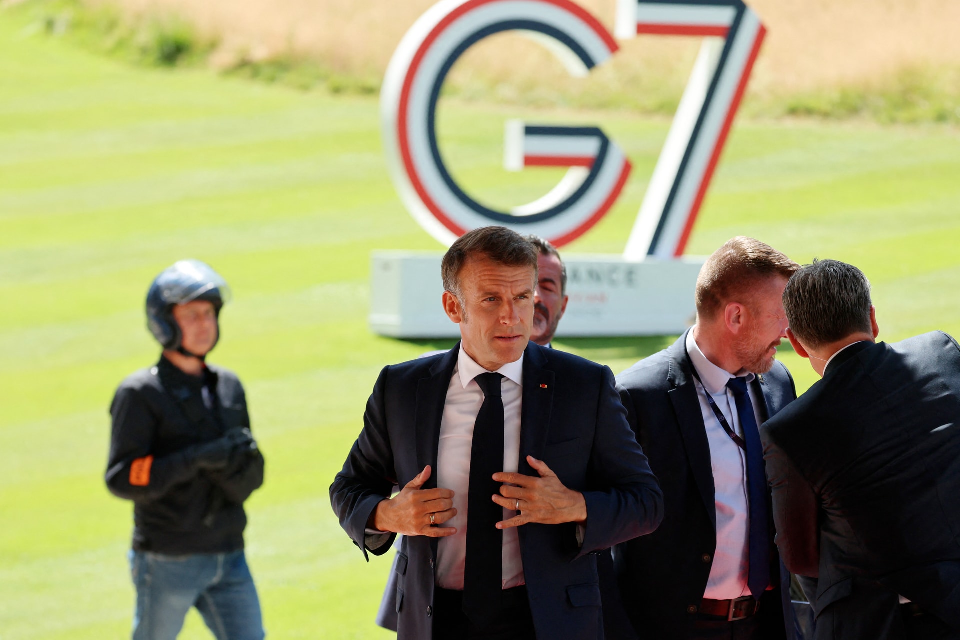 A francia elnök szeretné, ha az amerikaiak nagyobb nyomást gyakorolnának Moszkvára