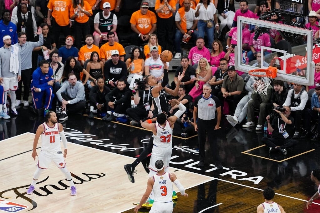 San Antonió-i Knicks-győzelemmel rajtolt a döntő