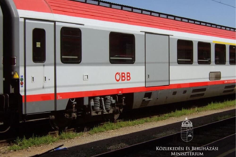 Megérkezett az első kölcsönzött InterCity-kocsi Ausztriából + VIDEÓ