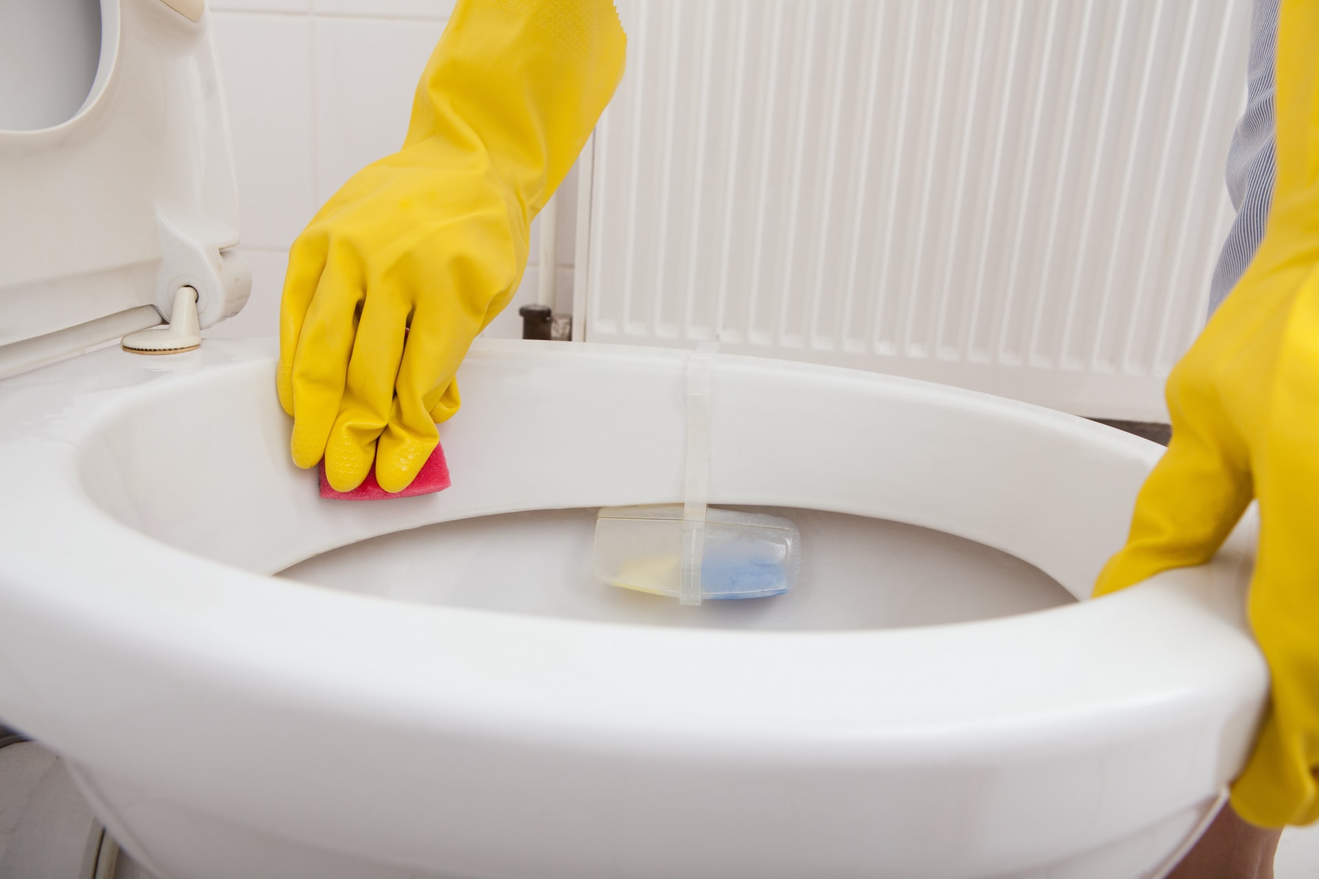 Miért érdemes kólát önteni a WC-be?