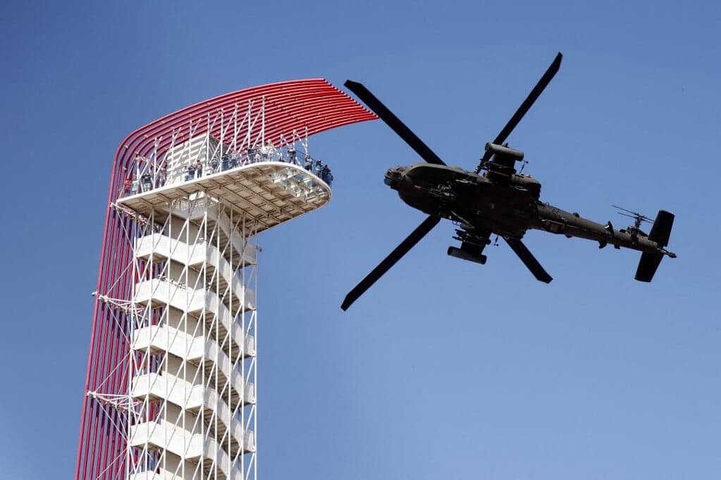 Lezuhant egy amerikai Apache típusú helikoptere a Hormuzi-szoros közelében