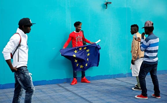 Társadalmi értékekről kapnak majd tájékoztatót a migránsok
