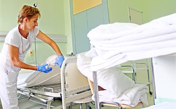 Országos látogatási tilalom lépett érvénybe a kórházakban, idősotthonokban