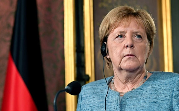 Merkel és Putyin megvitatta az ukrajnai rendezést, a líbiai és a szíriai helyzetet