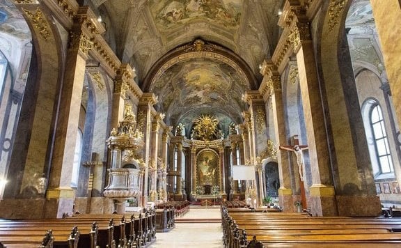 Vasárnaptól nem tartanak misét a katolikus templomokban