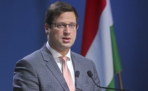 Gulyás Gergely: Az Európai Bizottság bort iszik és vizet prédikál